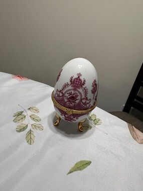 Porcelain Decorative Egg Trinket Box with Pink Fleur-de-Lis Motif